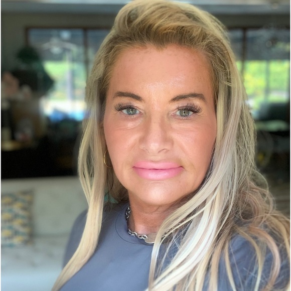 Meet your Posher, Adrienne - Picture 3 of 9